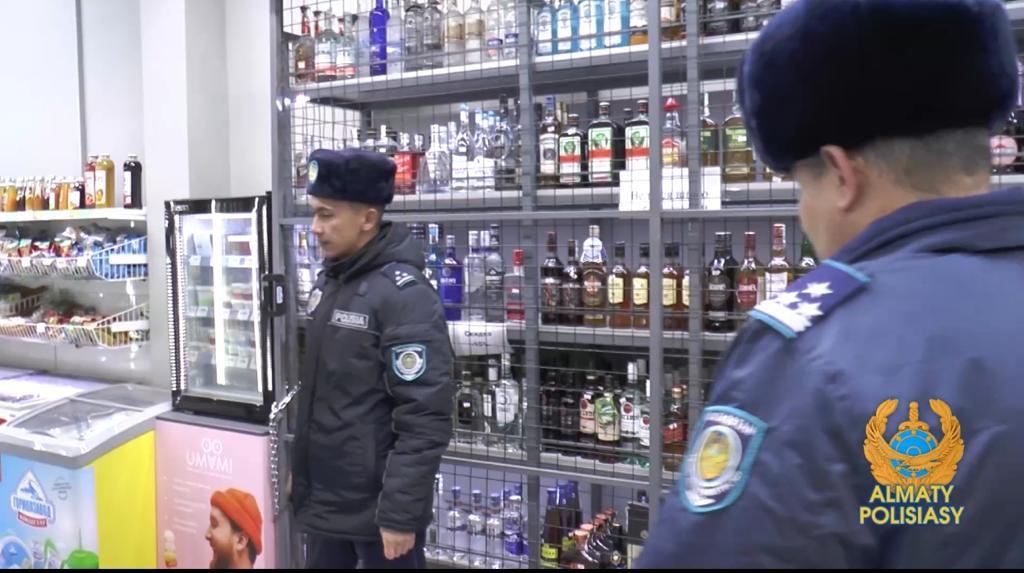 Актриса Орнелла Мутидің жалаңаш суреті