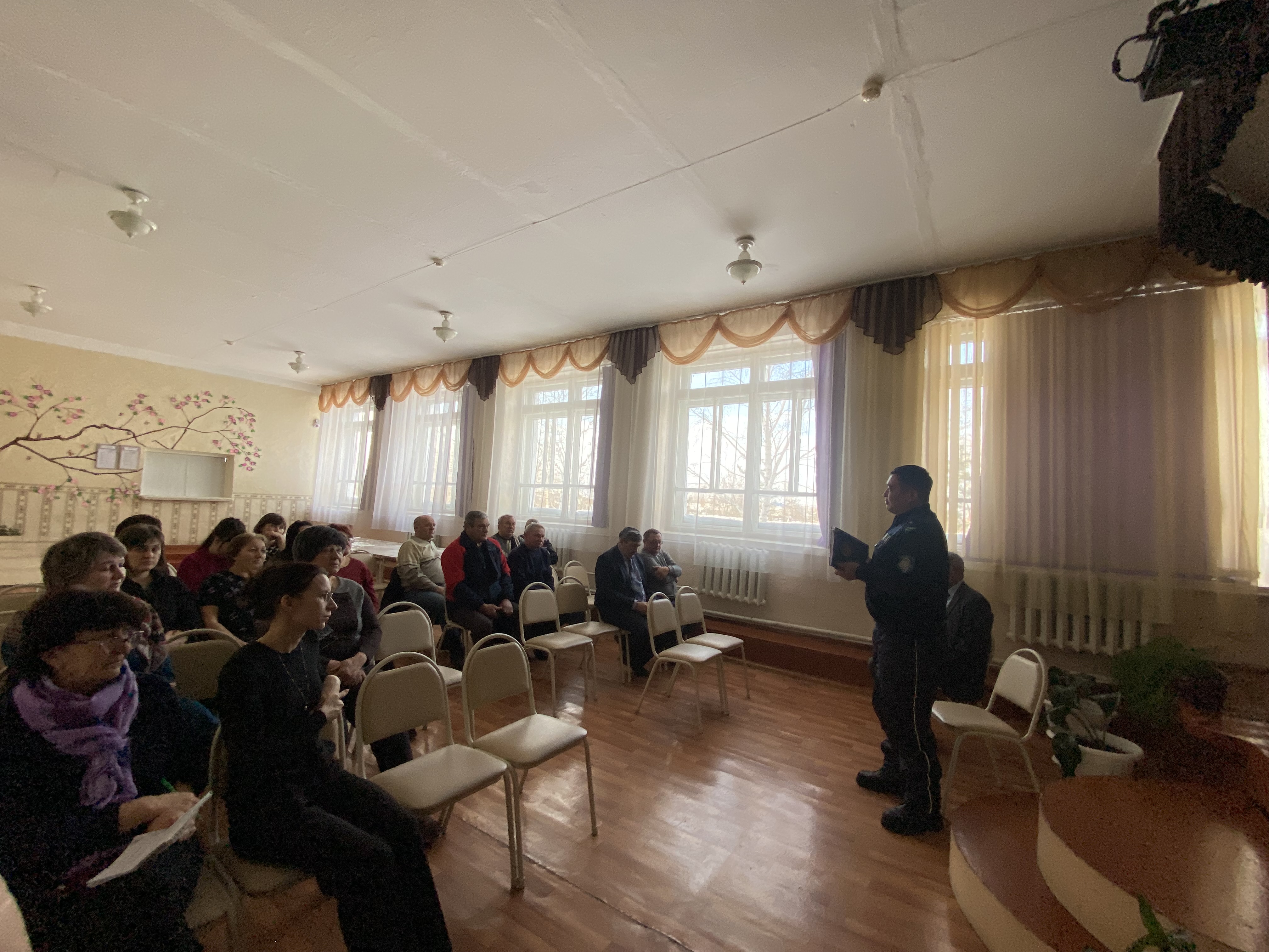 регулярная встреча акима сельского округа Таласова Е.И. с населением села КОНСТАНТИНОВКА