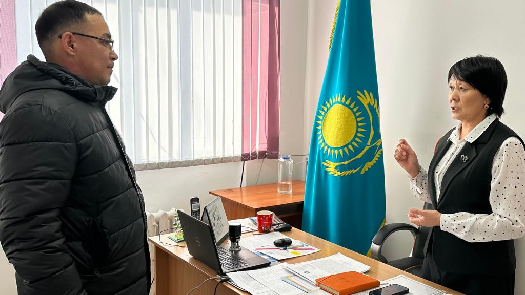 Deputy akim of the Konakbaev district Serik Kobekuly visited schools, kindergartens and additional education organizations