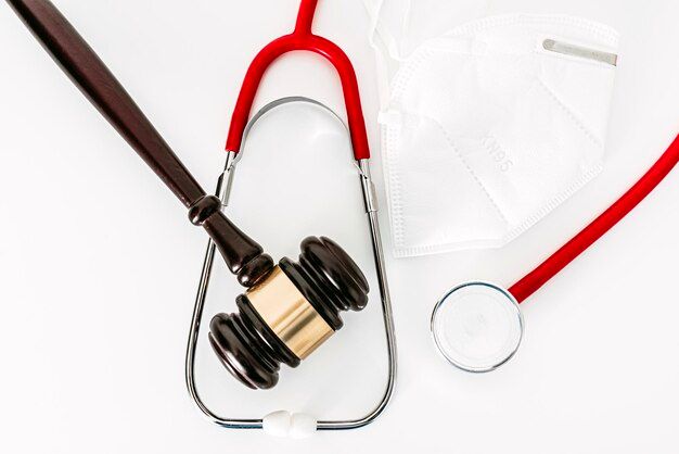 ПАРЛАМЕНТ МӘЖІЛІСІНІҢ ОТЫРЫСЫНДА МЕДИЦИНА ҚЫЗМЕТКЕРЛЕРІНІҢ КӘСІБИ ЖАУАПКЕРШІЛІГІН САҚТАНДЫРУ ТУРАЛЫ ЗАҢ МАҚҰЛДАНДЫ