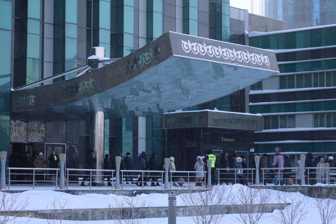 Елордадалық өрт сөндірушілер "Emerald Tower" бизнес орталығында өрт-тактикалық жаттығу өткізді