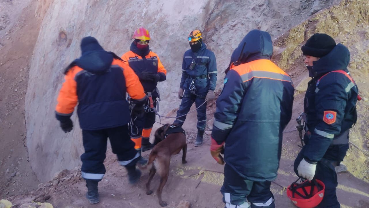 Тігінші мен ай. Афермациялар. Шаттык. Мен күн сайын. Казакша цитата махаббат.