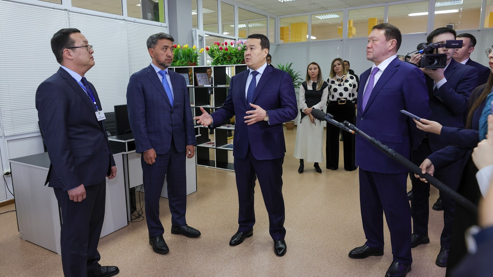 Барлық өңірлердегі жастарда осындай қолдау шараларының болуы маңызды — Әлихан Смайылов IT-хабтар ашу туралы