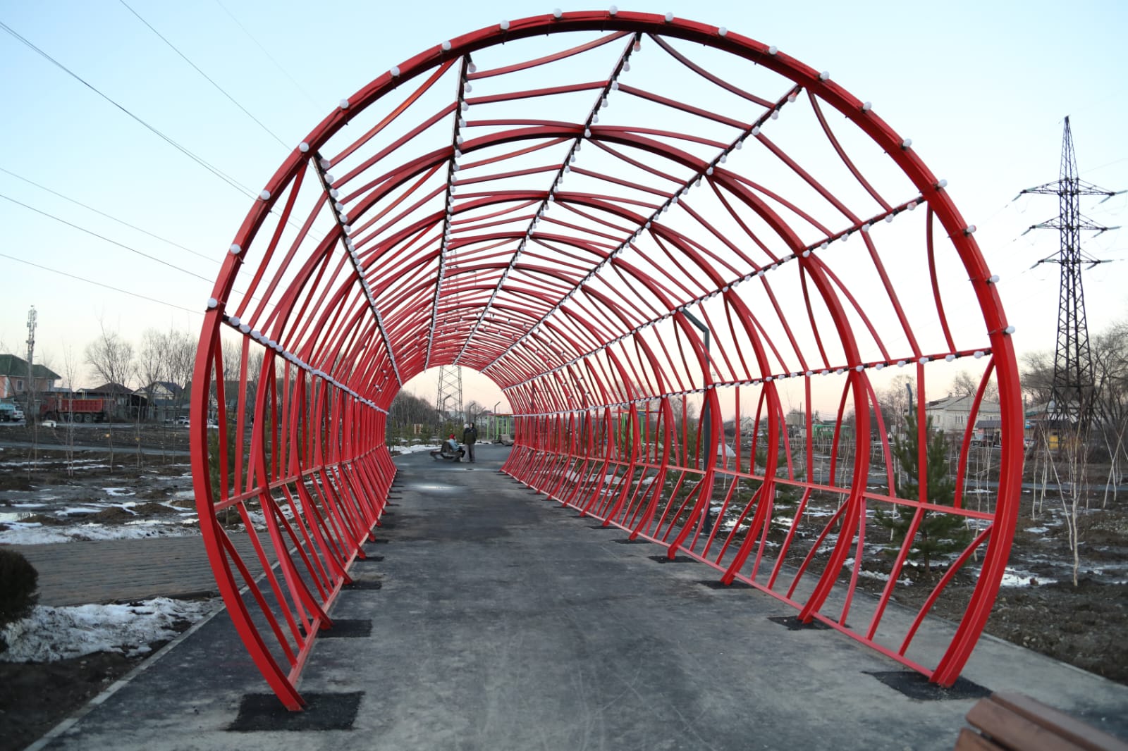 Алматыдағы жолайырықта 90 шам мен 630 метр мыс кабель ауыстырылды