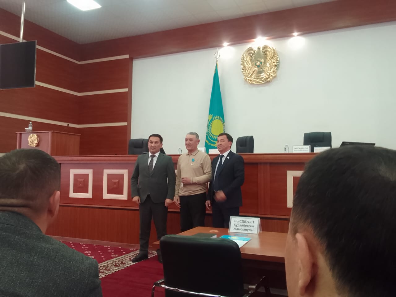 Награжден нагрудным знаком "Ауданға сіңірген еңбегі үшін"