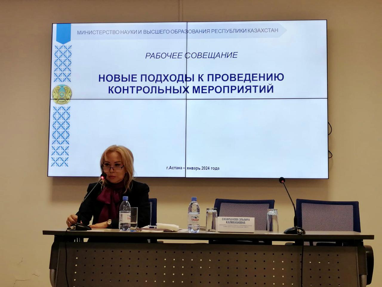 Жан Дюжарден жасырын камераға түсіп қалған