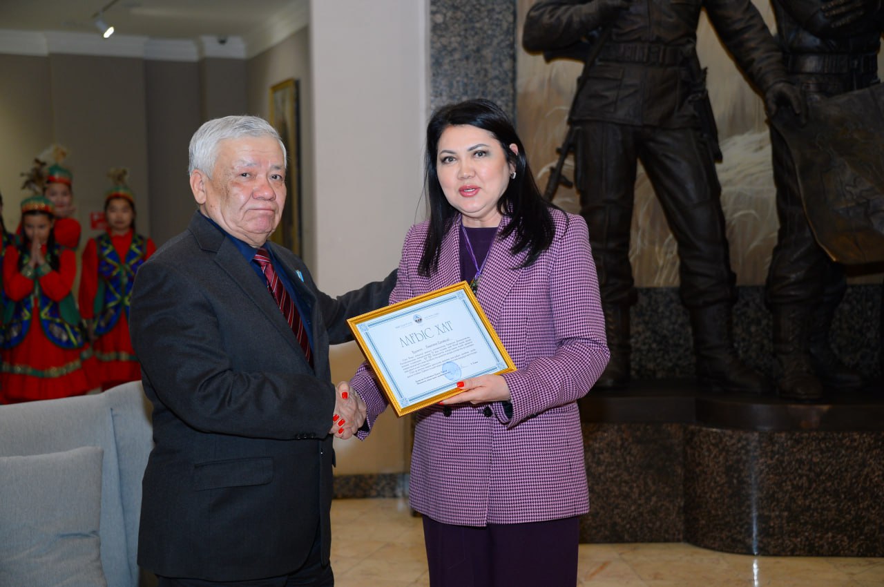 Әскери музейге ауған ардагері туралы естелік кітап  тарту етілді