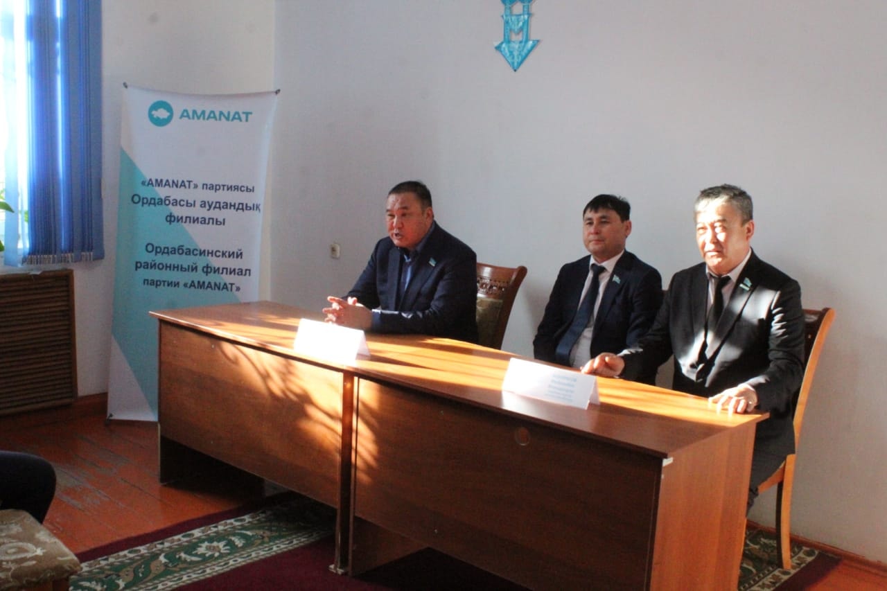 МӘЖІЛІС ДЕПУТАТЫ ӘЛЕУМЕТТІК МӘСЕЛЕЛЕРГЕ БАСА НАЗАР АУДАРДЫ