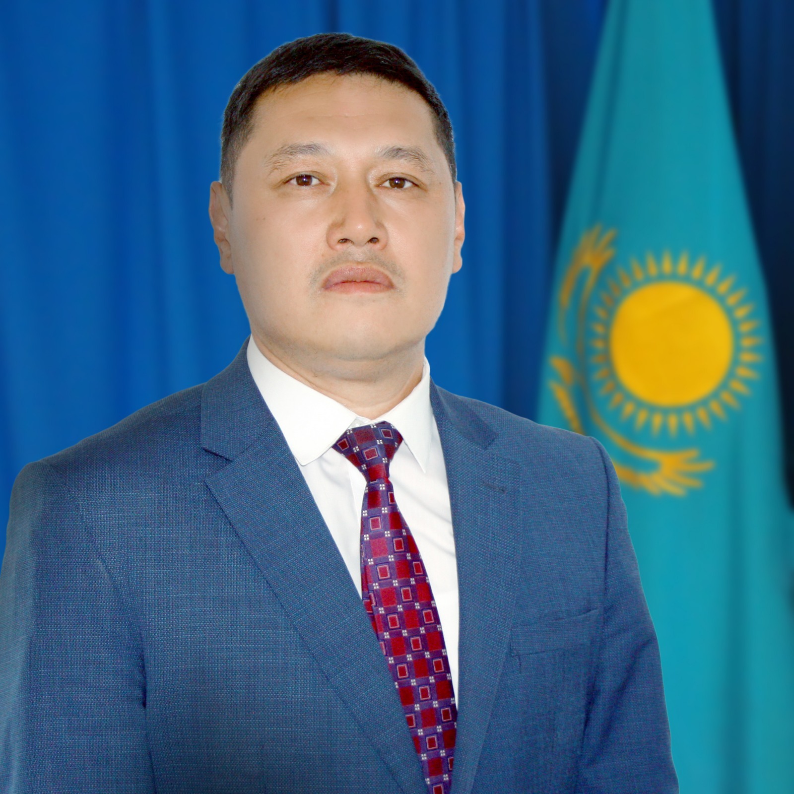 Үлкен кеудесі бар азиялық әйелдің суреті