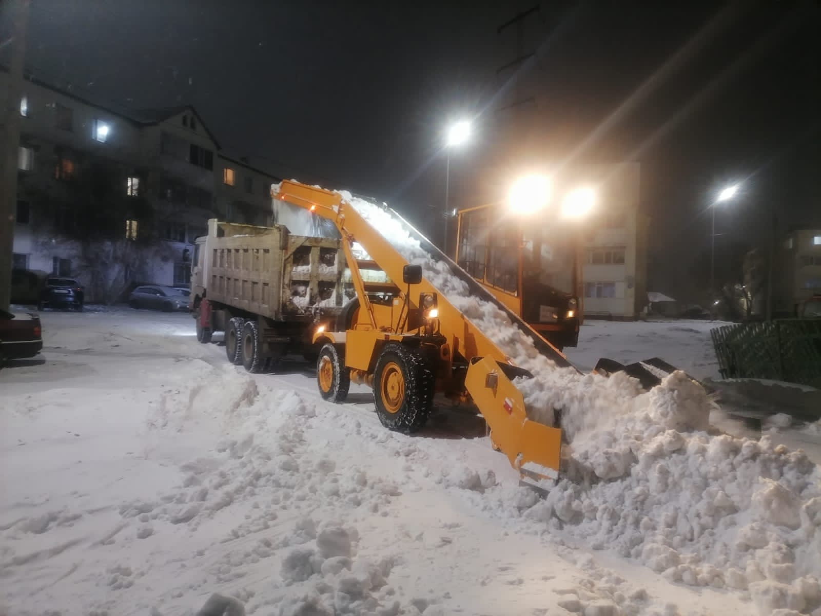 Свыше 1200 единиц спецтехники вышли на уборку снега в Астане