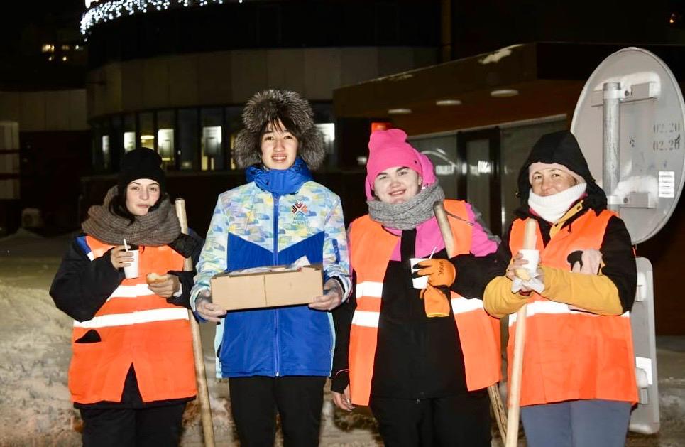 Игі істер марафоны: Астана коммуналшыларына шай мен бауырсақ берілді