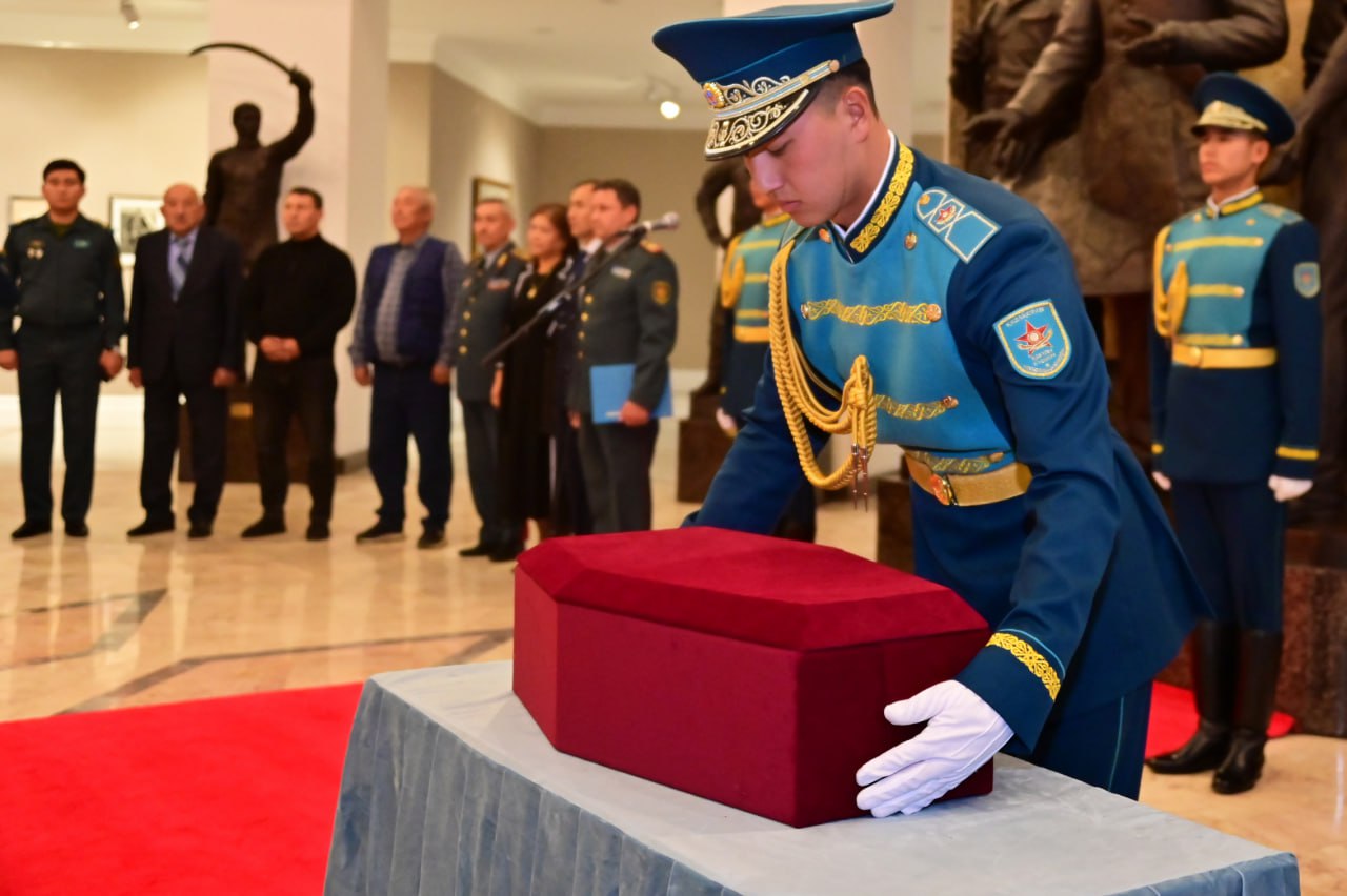 81 жылдан кейін туыстары хабар-ошарсыз кеткен сарбаздың жерленген жерін білді