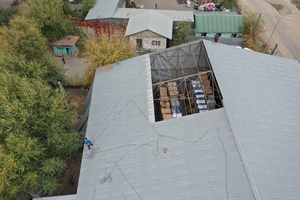 Более 2000 кв. метров незаконных складских помещений сносят в Алматы