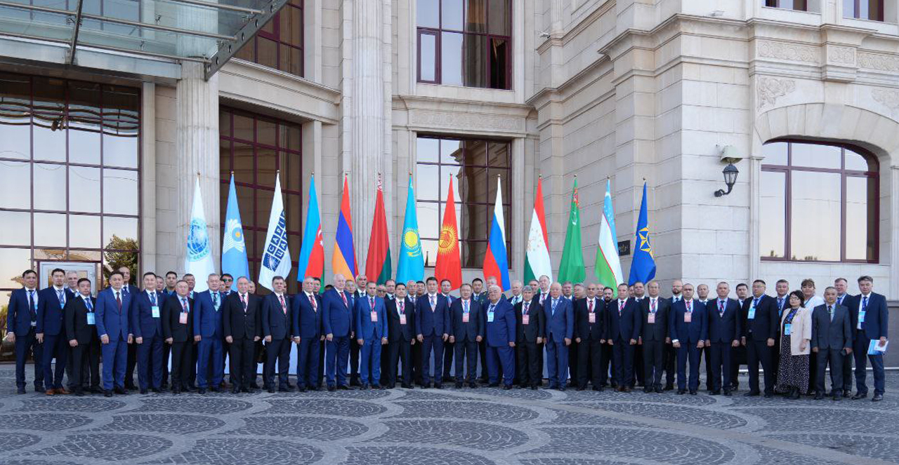 Лара Крофт пен Индиана порно ойыны