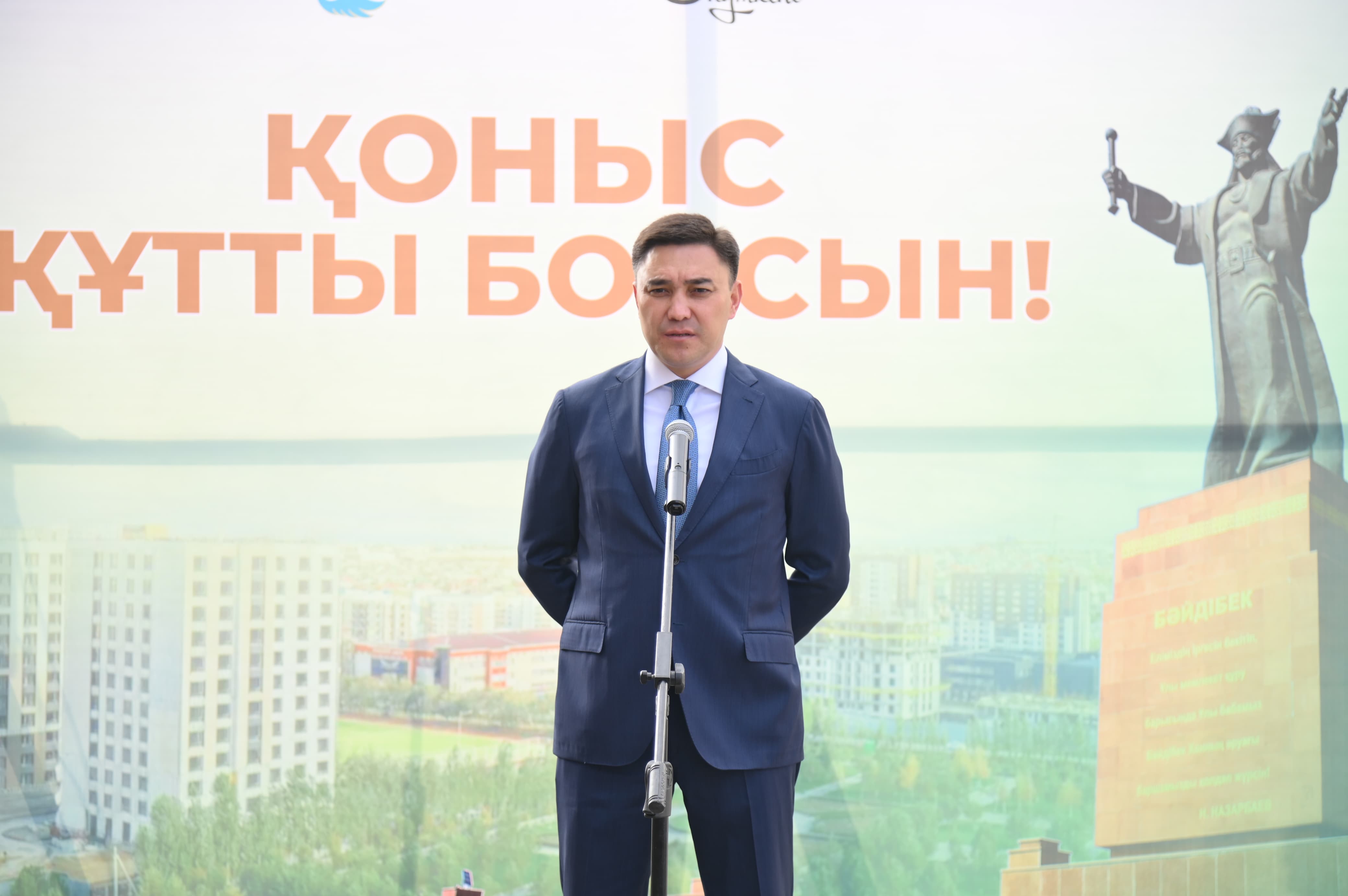 РЕНОВАЦИЯ БАҒДАРЛАМАСЫ: ҚАЛА ӘКІМІ ПӘТЕР КІЛТТЕРІН ТАПСЫРДЫ