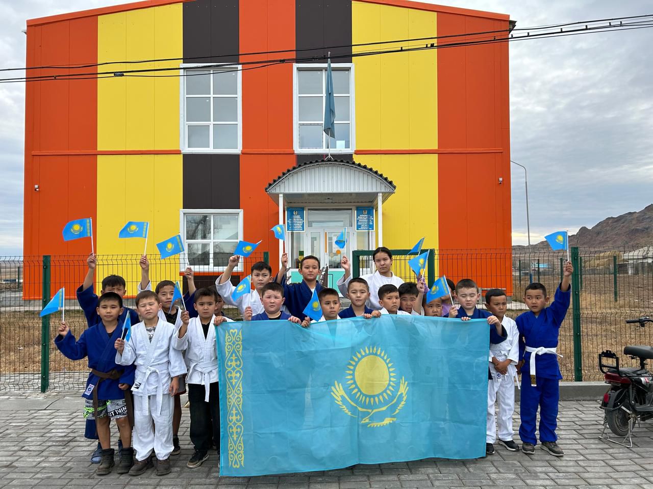 Республика күні бастауыш сынып оқушылары «Жас Қыран» қатарына қабылданды