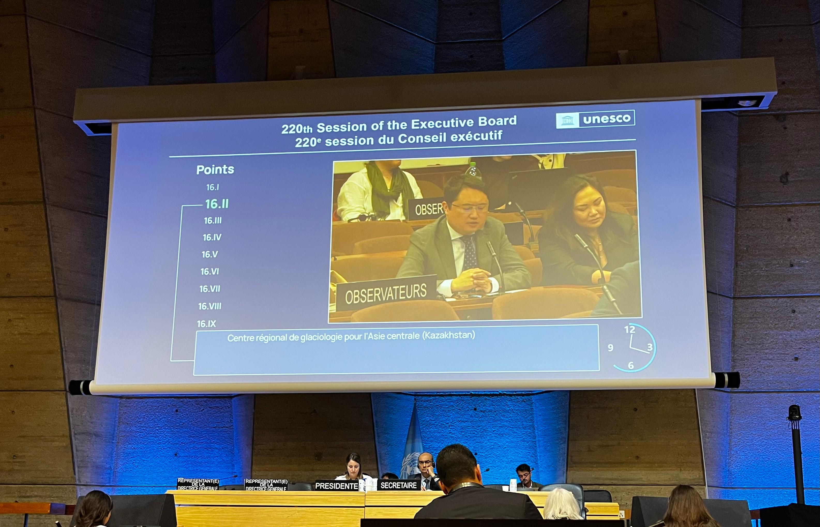 Әйелдердің кеуделерінің фотосуреттері