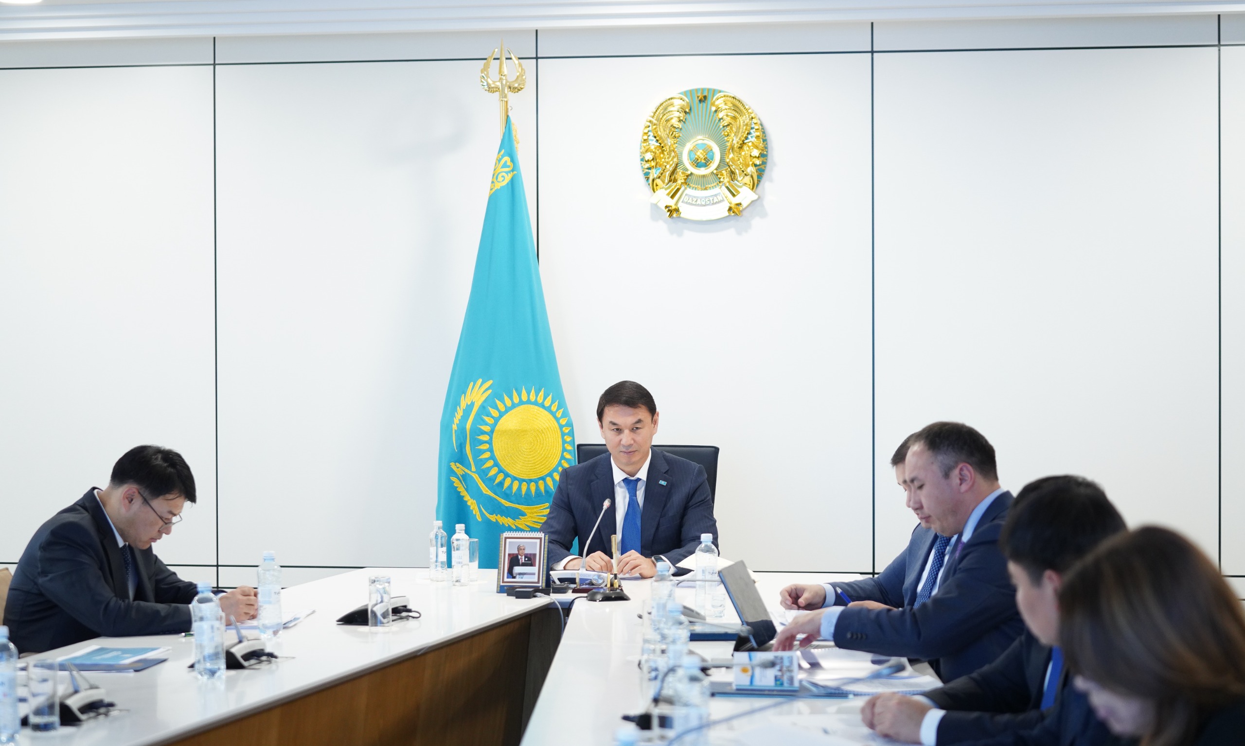 ДАРХАН САТЫБАЛДЫ: «ЖЕТІСАЙДА ӨНДІРІС ОРЫНДАРЫН АШУ, ИНВЕСТИЦИЯ ТАРТУ ЖҰМЫСТАРЫН КҮШЕЙТУ КЕРЕК»