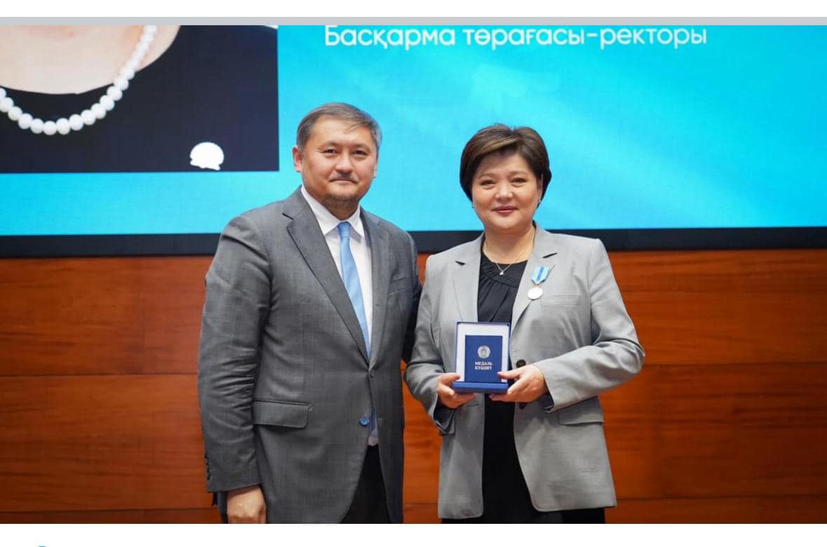 Ұлттық мереке Республика күнінде Қызылорда қалалық мәслихатының депутаты Кәрімова Бейбіткүл Сәрсемханқызы  “Ерен еңбегі үшін” мемлекеттік наградасымен марапатталды.