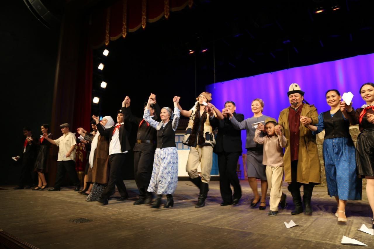 Жетілген орыс отбасы түнге ер адамды шақырды Ең күшті, керемет, керемет порно видео