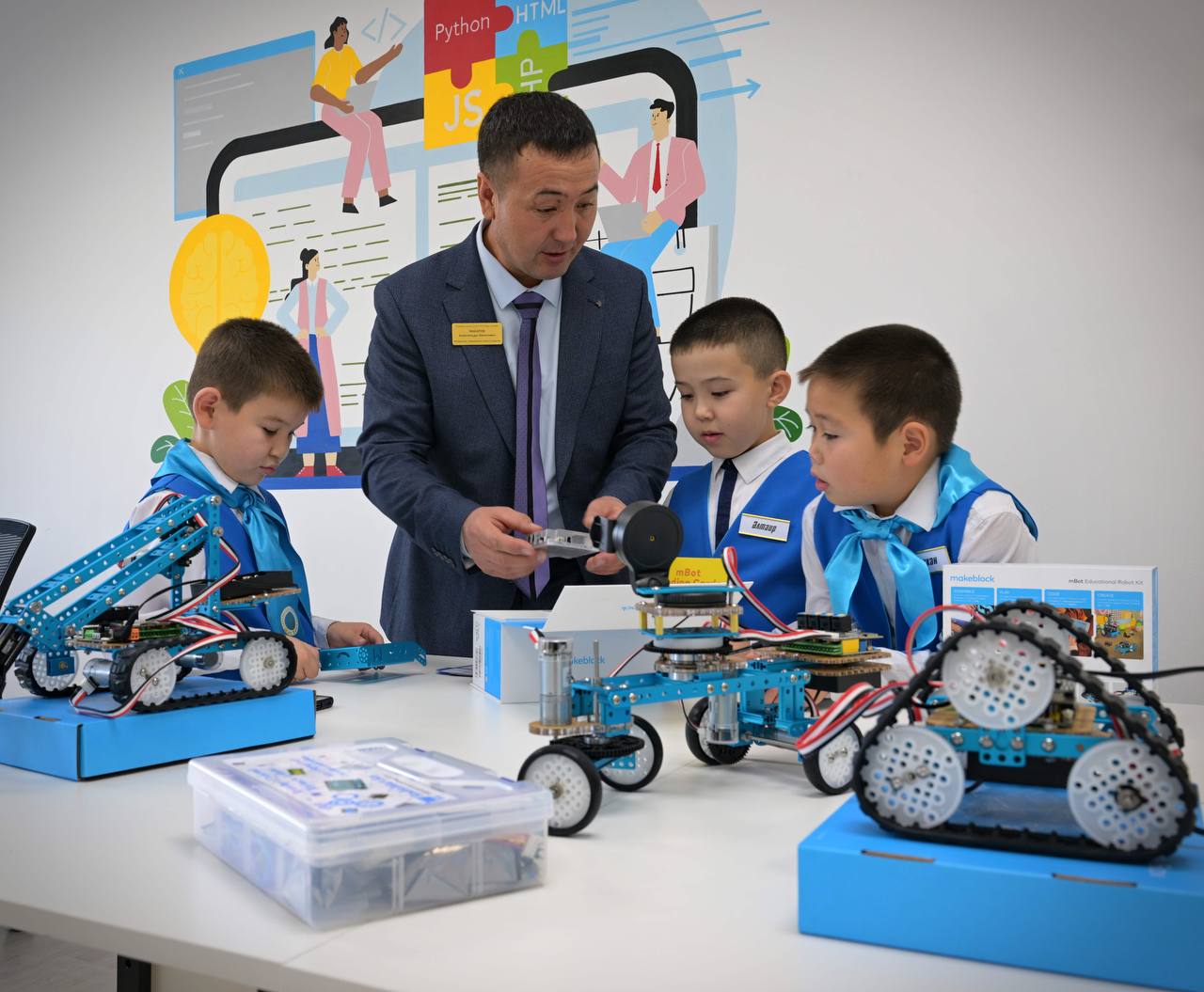 Ұлт келбеті – ұстаз. Бес жылдың берекелі белестері https://egemen.kz ...