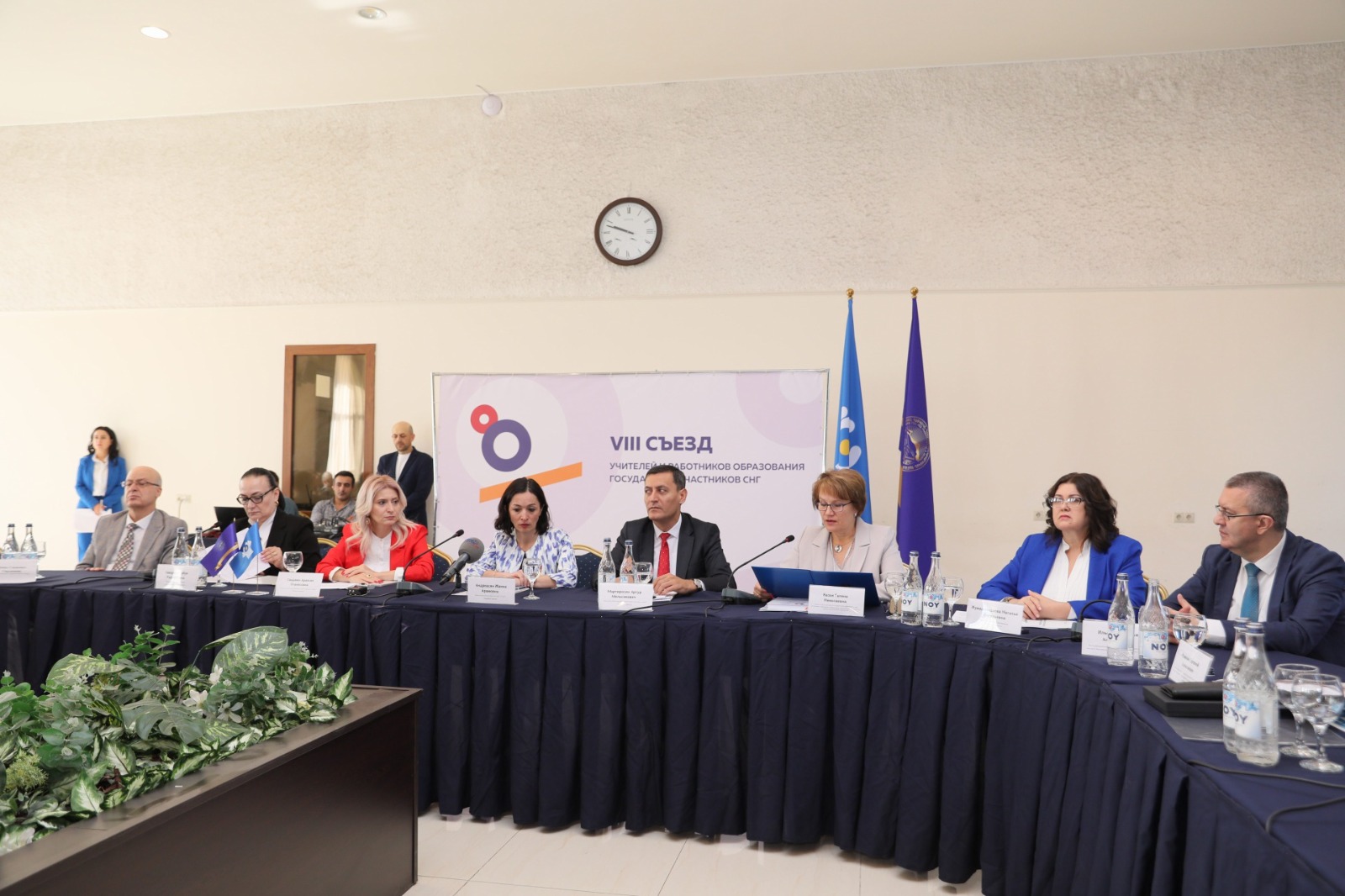 ҚР Оқу-ағарту бірінші вице-министрі Ереванда өткен мұғалімдер мен білім беру қызметкерлерінің VIII съезіне қатысты