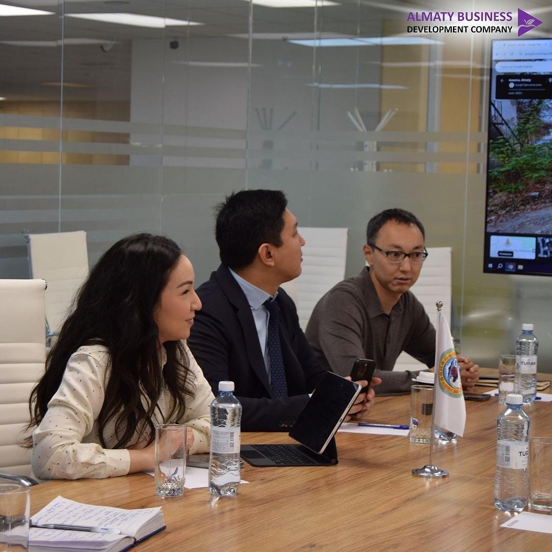 Almaty Business Development Company басқарма төрағасы Айдан Рамазан және Алматы туризм басқармасының басшысы Галия Токсеитова Алматы қаласында қонақ үй ашу жобасын іске асыру мәселесі бойынша кәсіпкермен кездесу өткізді