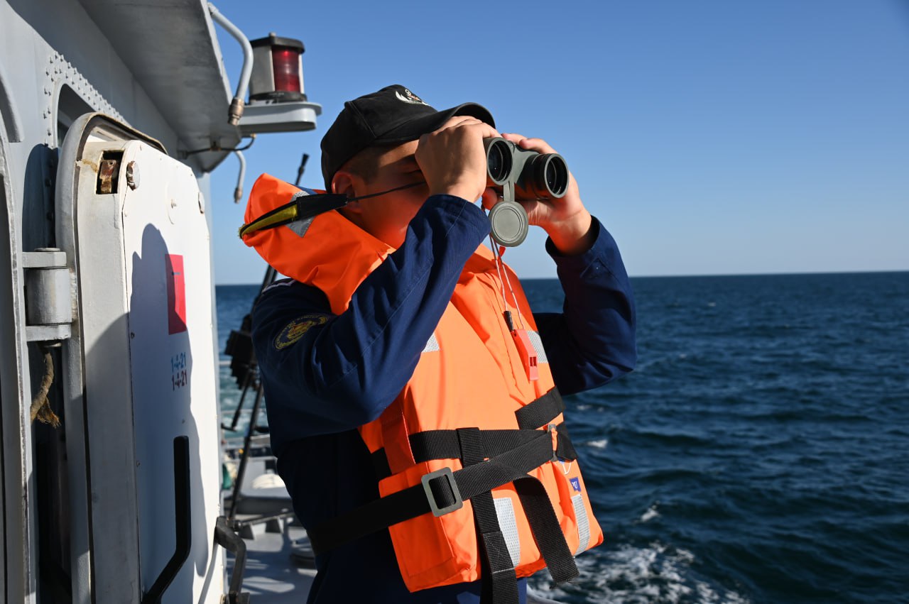 Казахстанские моряки провели десятидневный сбор-поход в Каспийском море