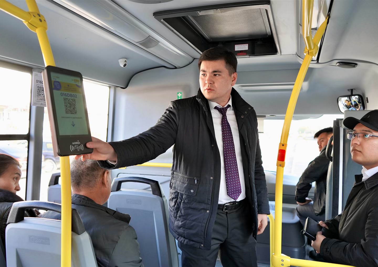 ЗАМЕСТИТЕЛИ АКИМА ГОРОДА ПОСЕЩАЮТ ГОРОДА И СЕЛА, ВСТРЕЧАЮТСЯ С ЖИТЕЛЯМИ