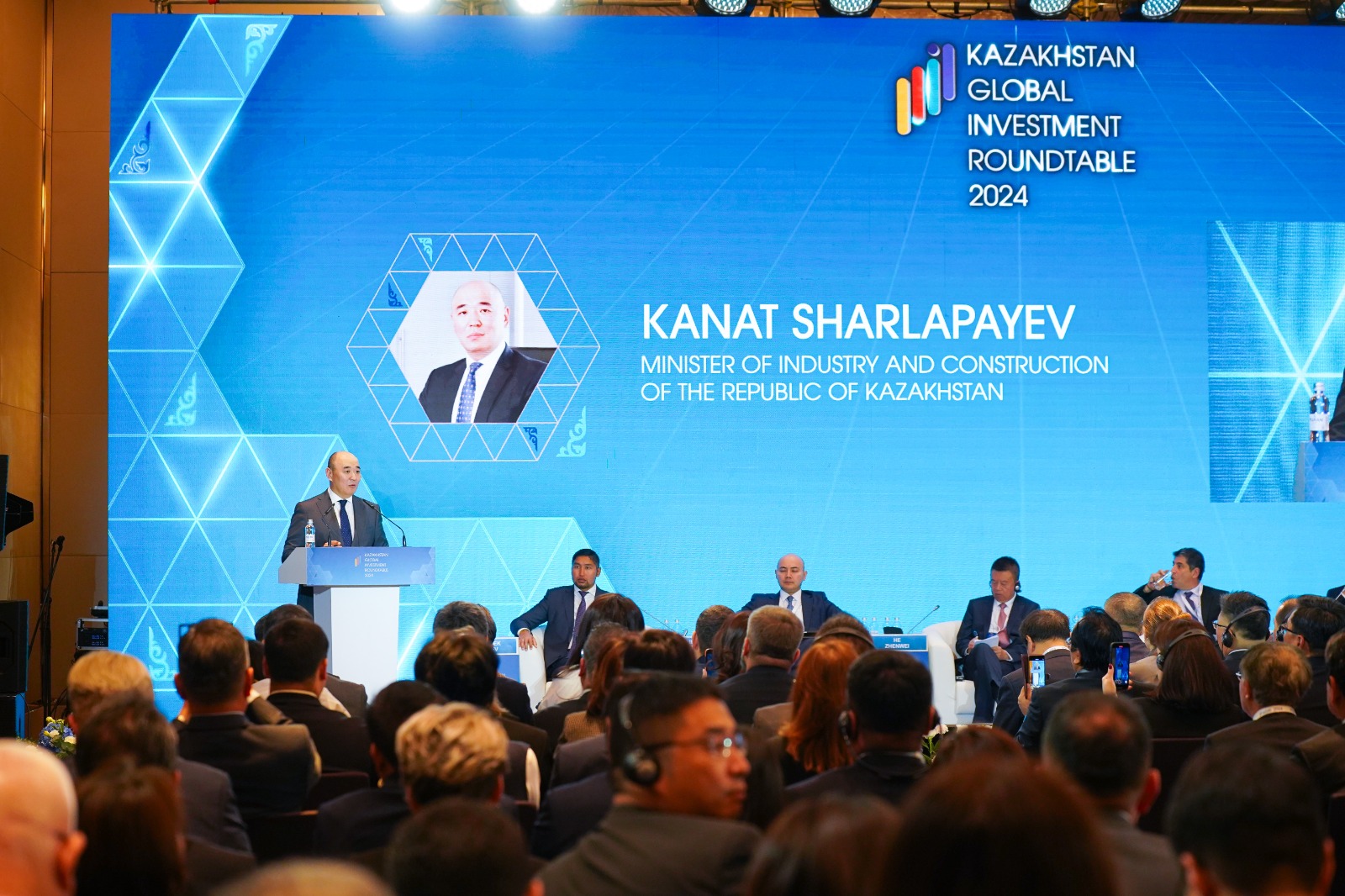 Қанат Шарлапаев KGIR-2024-те сөз сөйледі
