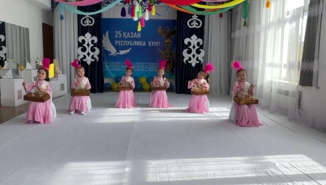 Бүлдіршіндер Республика күнін атап өтті