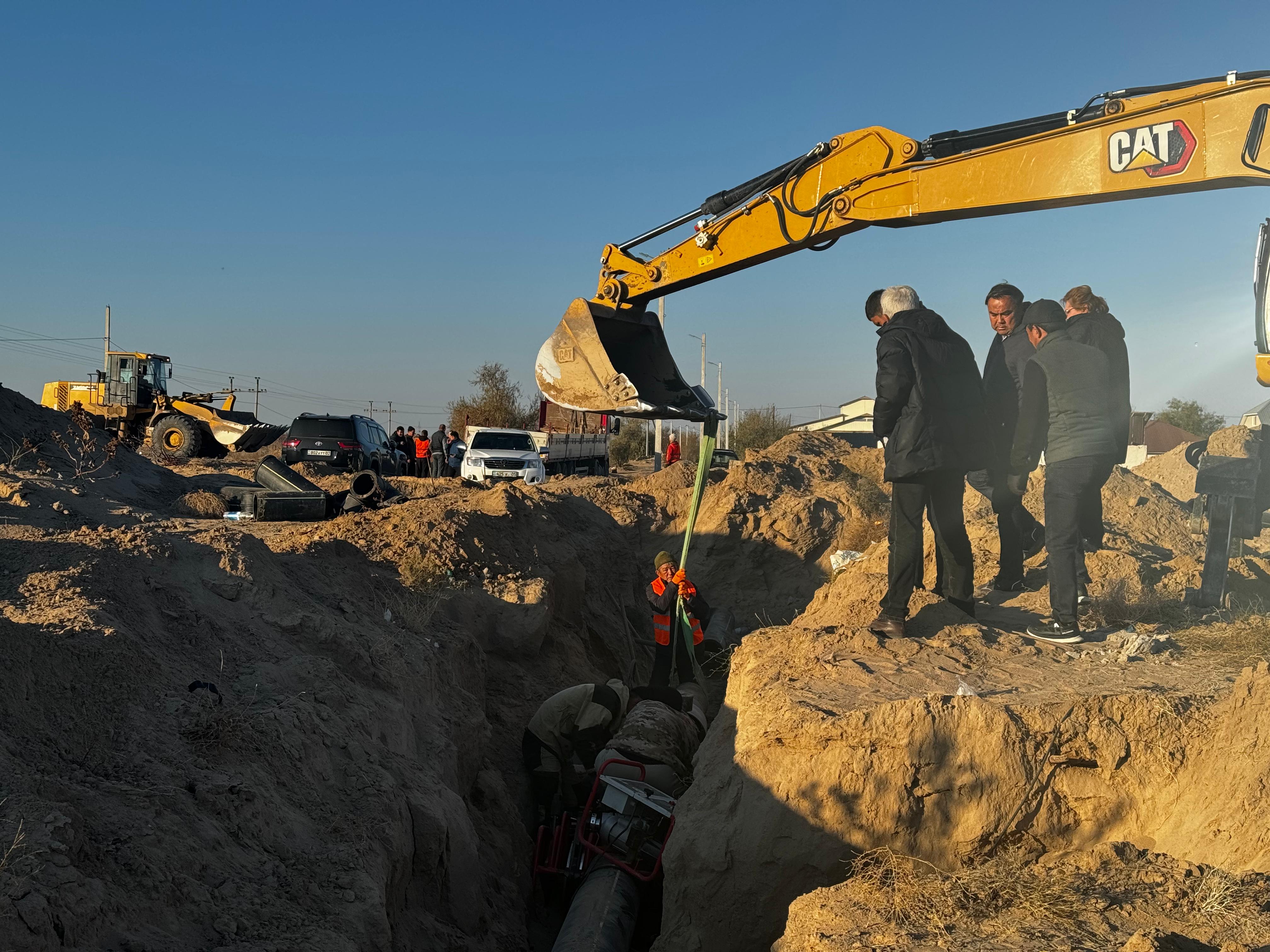 №8-10 шағын ауданда газ құбырларының орыны ауыстырылып жатыр