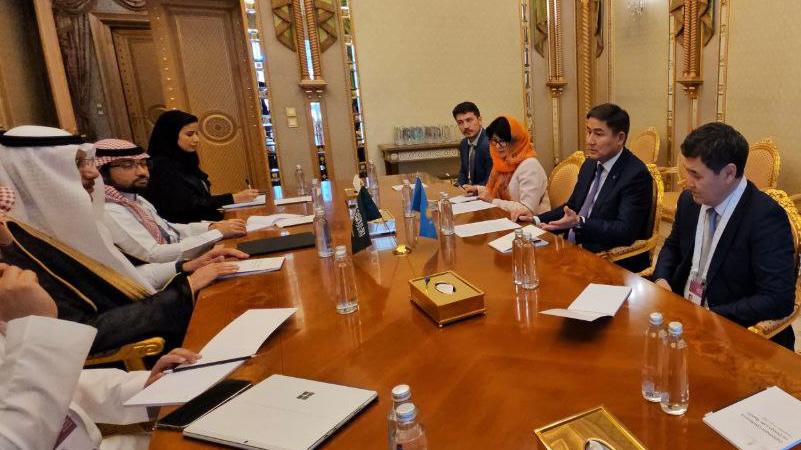 Әділет министрі Азамат Есқараев Сауд Арабиясының зияткерлік меншік басқармасының Бас директоры Доктор Абдулазиз бин Мұхаммед Аль-Свайлмен кездесу өткізді