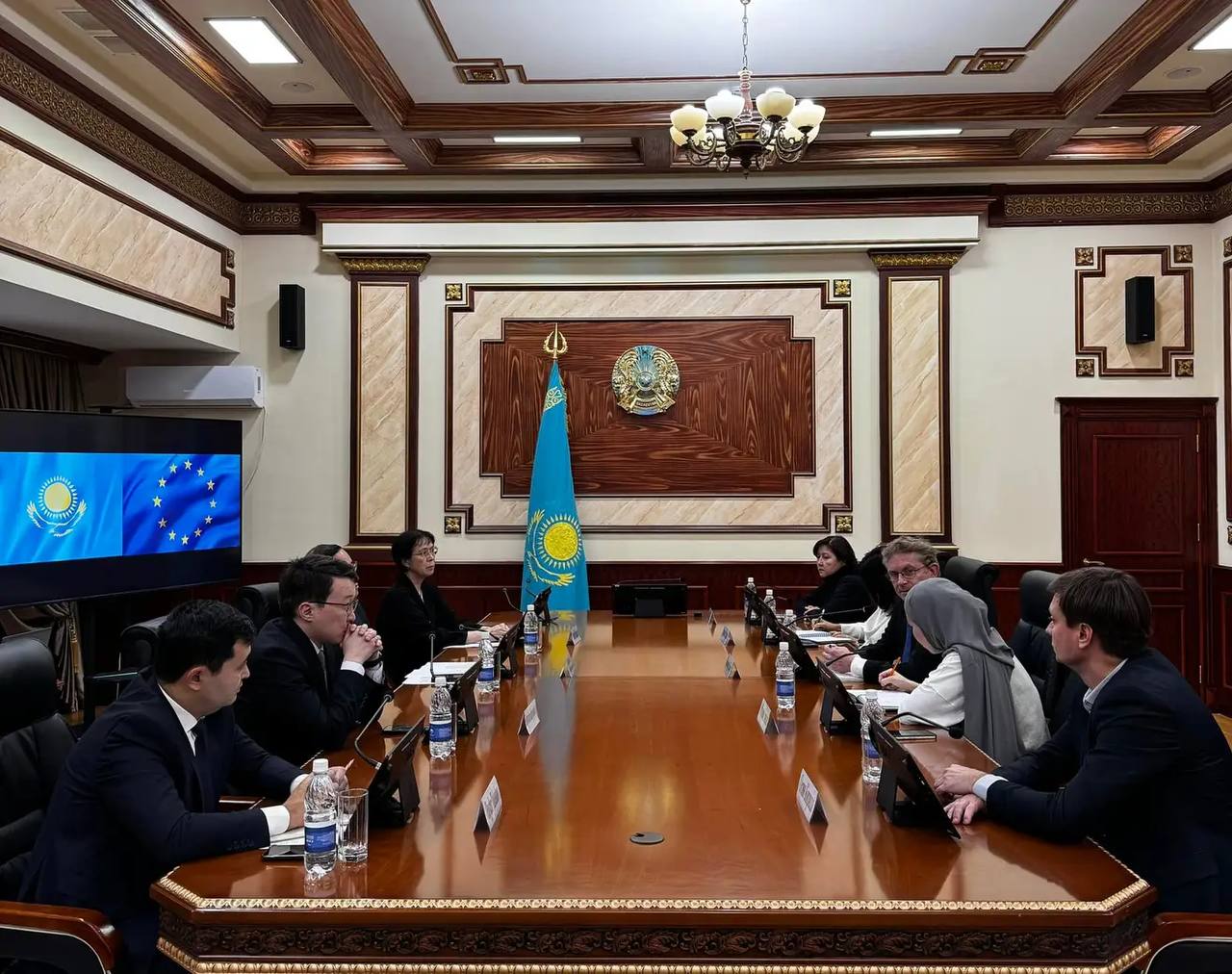 2024 жылғы 5 қарашада Маңғыстау облысы әкімінің орынбасары А. Өрисбаев пен Қазақстандағы Еуропалық Одақ өкілдігінің ынтымақтастық бөлімінің басшысы Йоханнес Баурдың кездесуі өтті.