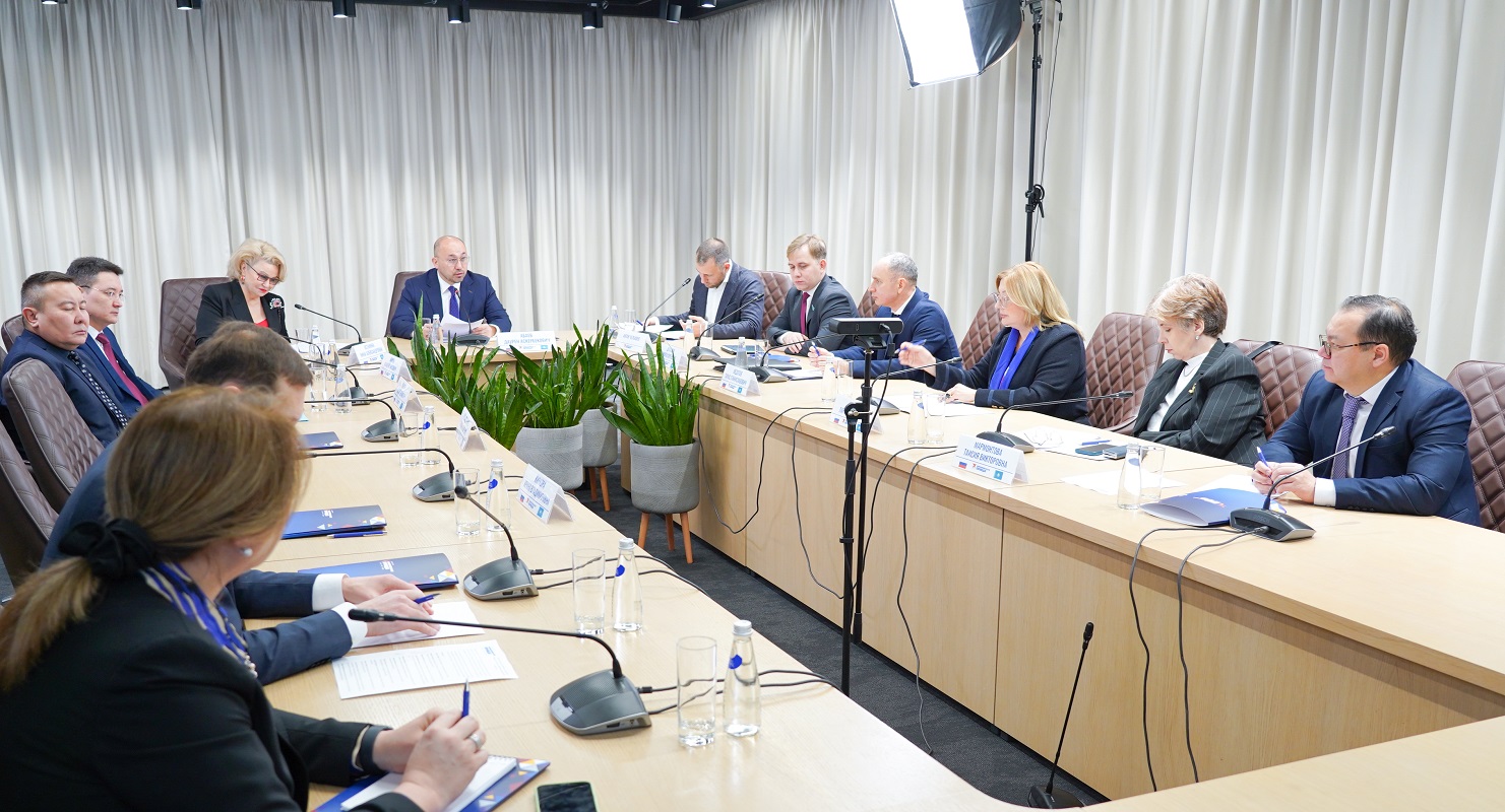 Отбасы институтын нығайту: Қазақстан мен Ресейдің тәжірибесі