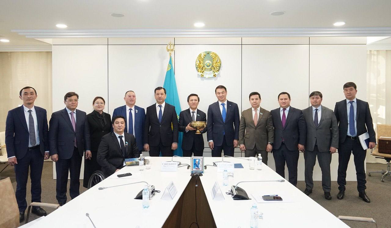 21 қарашада ҚР Парламенті Мәжілісінің жанындағы «Түркістан қаласының ерекше мәртебесі туралы» және «Қазақстан Республикасының кейбір заңнамалық актілеріне Түркістан қаласына ерекше мәртебе беру мәселесі бойынша өзгерістер мен толықтырулар енгізу туралы» заң жобаларын әзірлеу жөніндегі жұмыс тобының көшпелі отырысы өтті