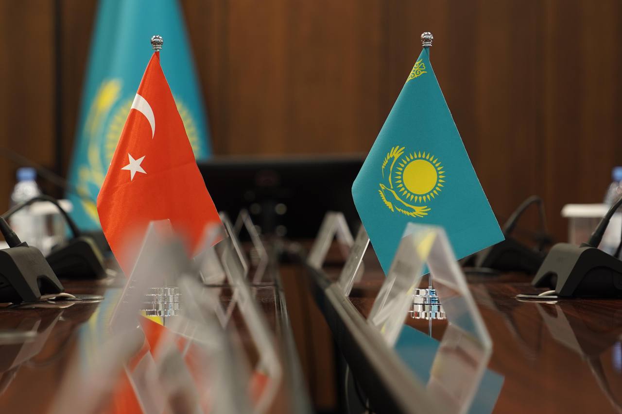 Оқу-ағарту министрі Түркияның Қазақстандағы Елшісімен кездесті
