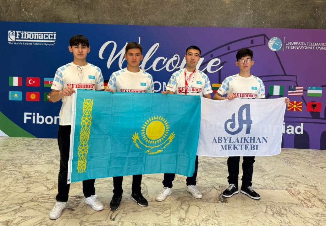 Gli scolari kazaki sono diventati campioni del mondo di robotica in Italia