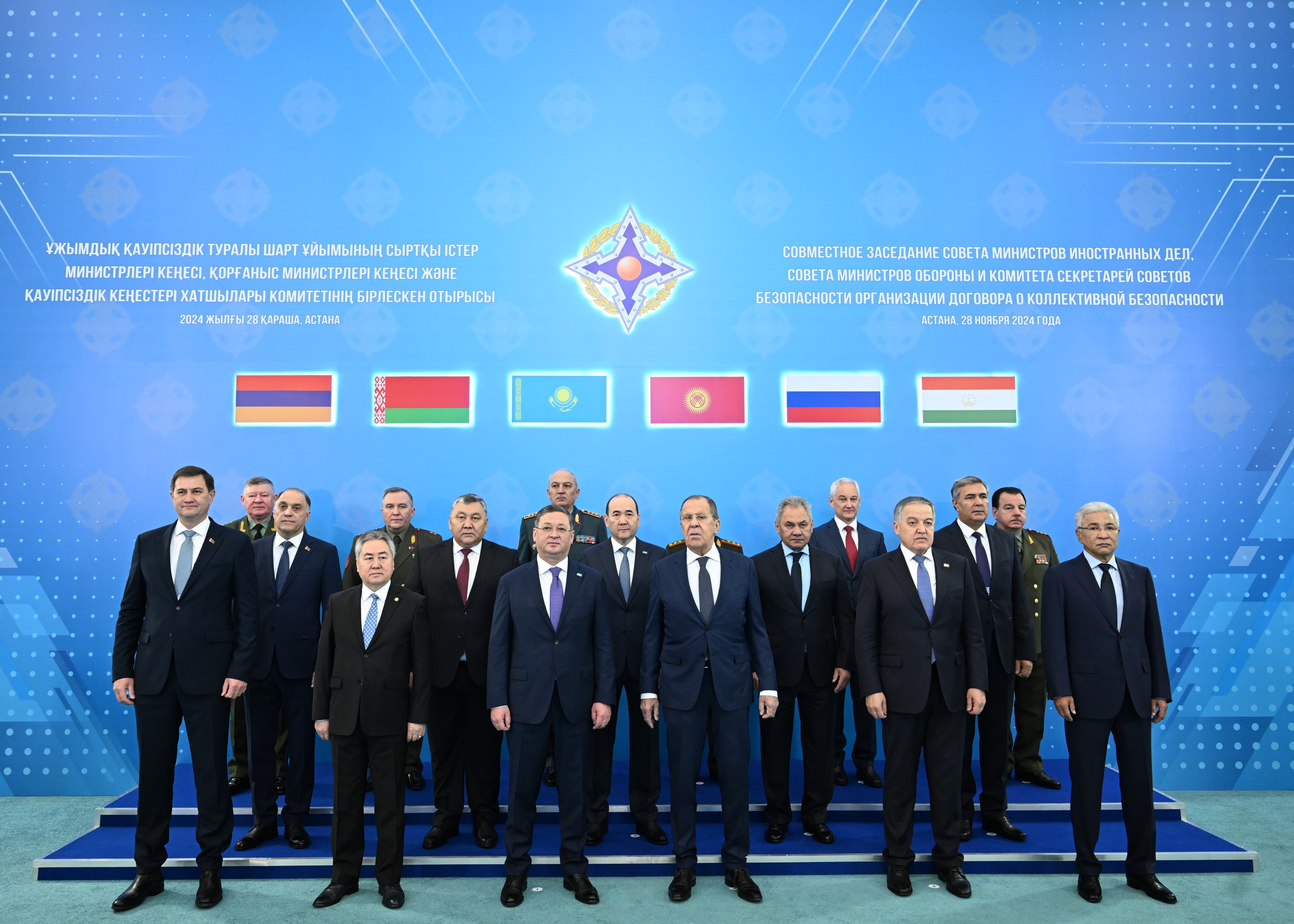 Хатшылар байланыста