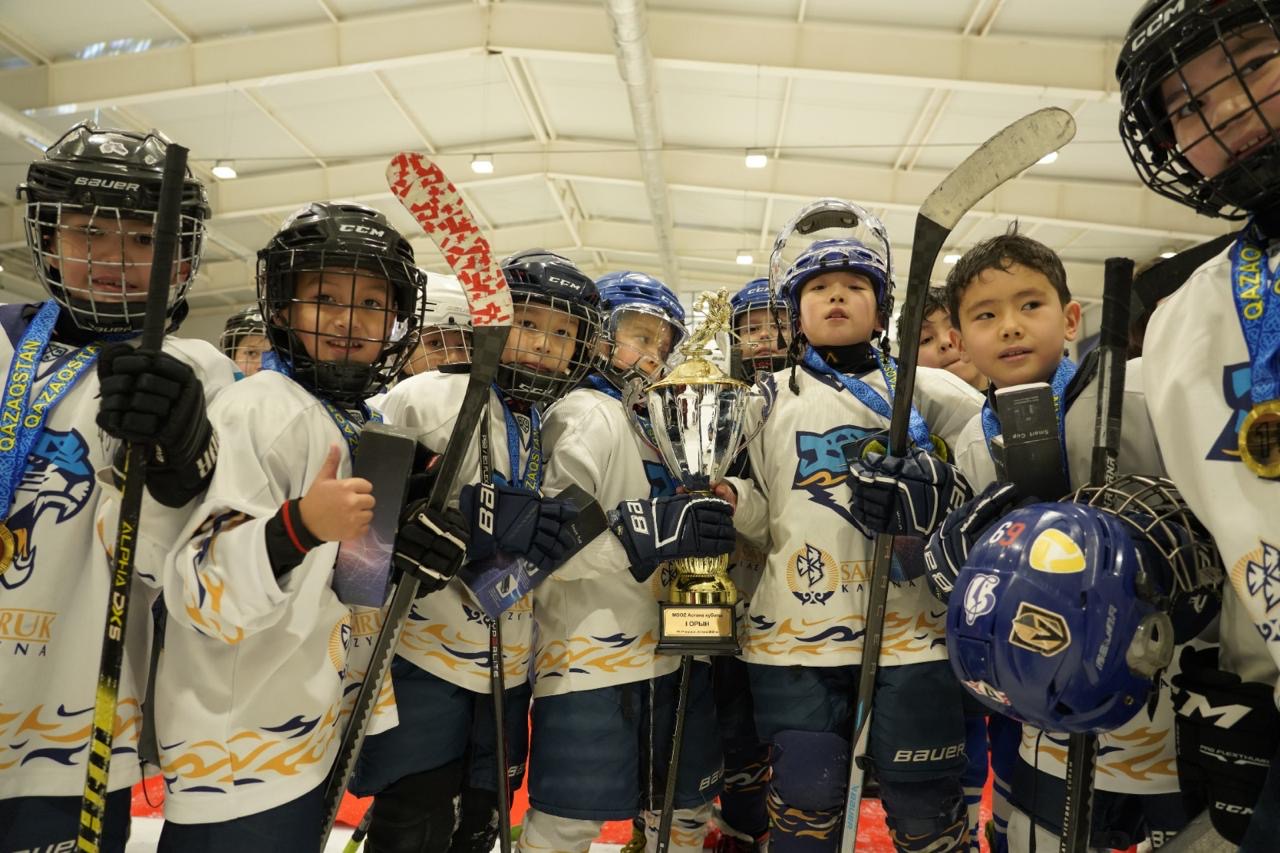 Cross Ice Hockey 4X4: елордада балалар арасында өткен хоккей жарысы мәресіне жетті