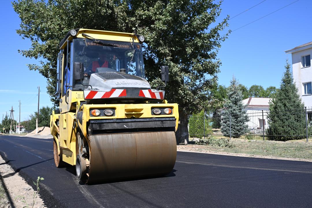 Биыл Алакөл ауданындағы он елді мекеннің 24 көшесі жөнделеді
