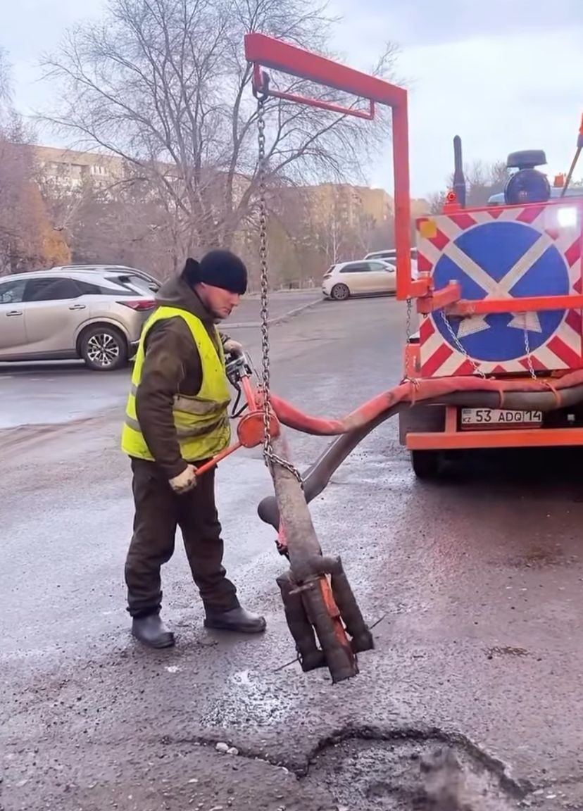 Павлодарда жолдардың шұңқырын жөндеу барысында жаңа технология пайдаланыла бастады