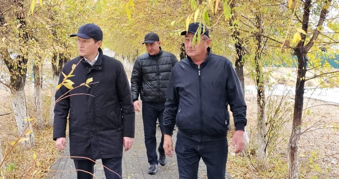 Аким района посетил поселок