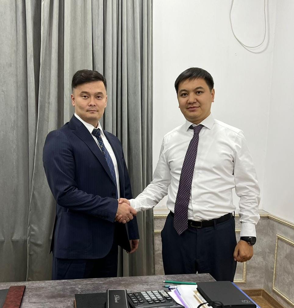 Смотреть орыс порно: саусақ в жопу