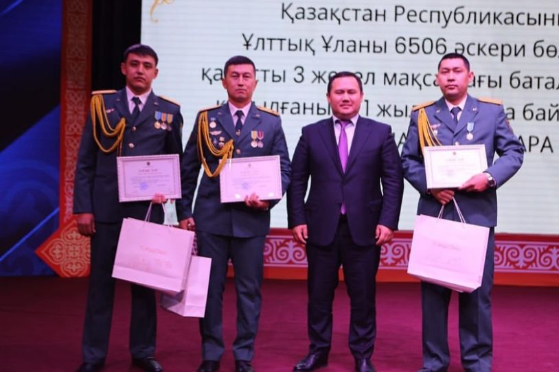 Орташа сиськи жалаңаш