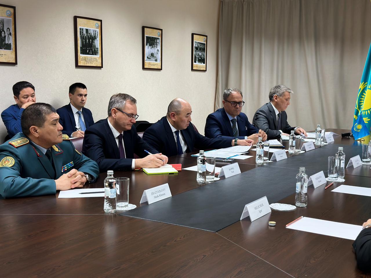 Қанат Шарлапаев Словакия Республикасы Премьер-Министрінің орынбасары Роберт Калинякпен кездесті