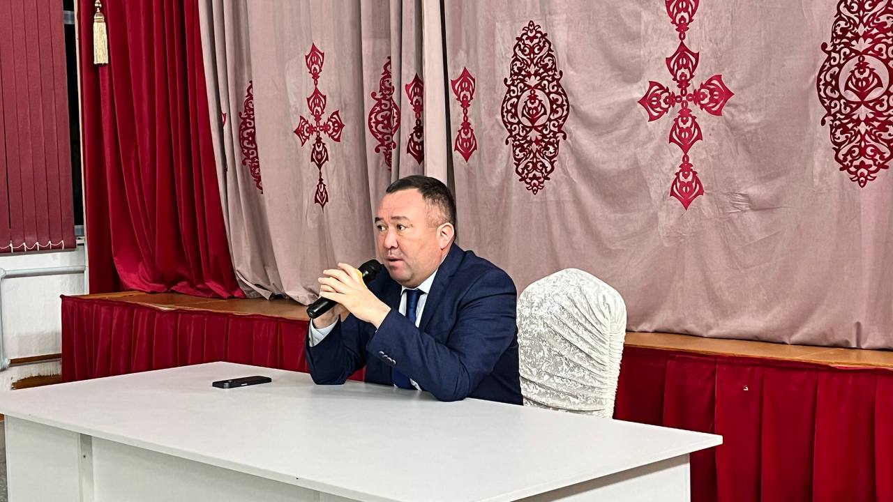 Әкім Водный кентінің тұрғындарымен кездесті