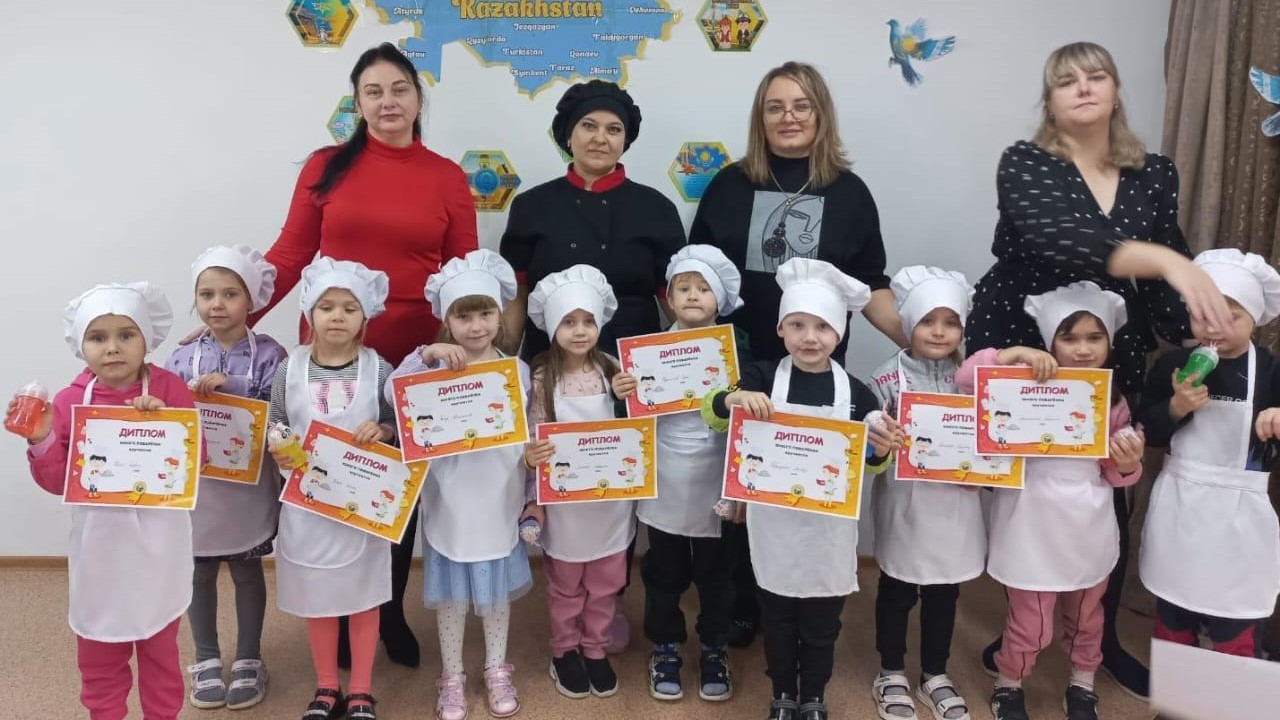 4 жасар балғындар Ақмола колледжінде аспазшы мамандығымен танысты