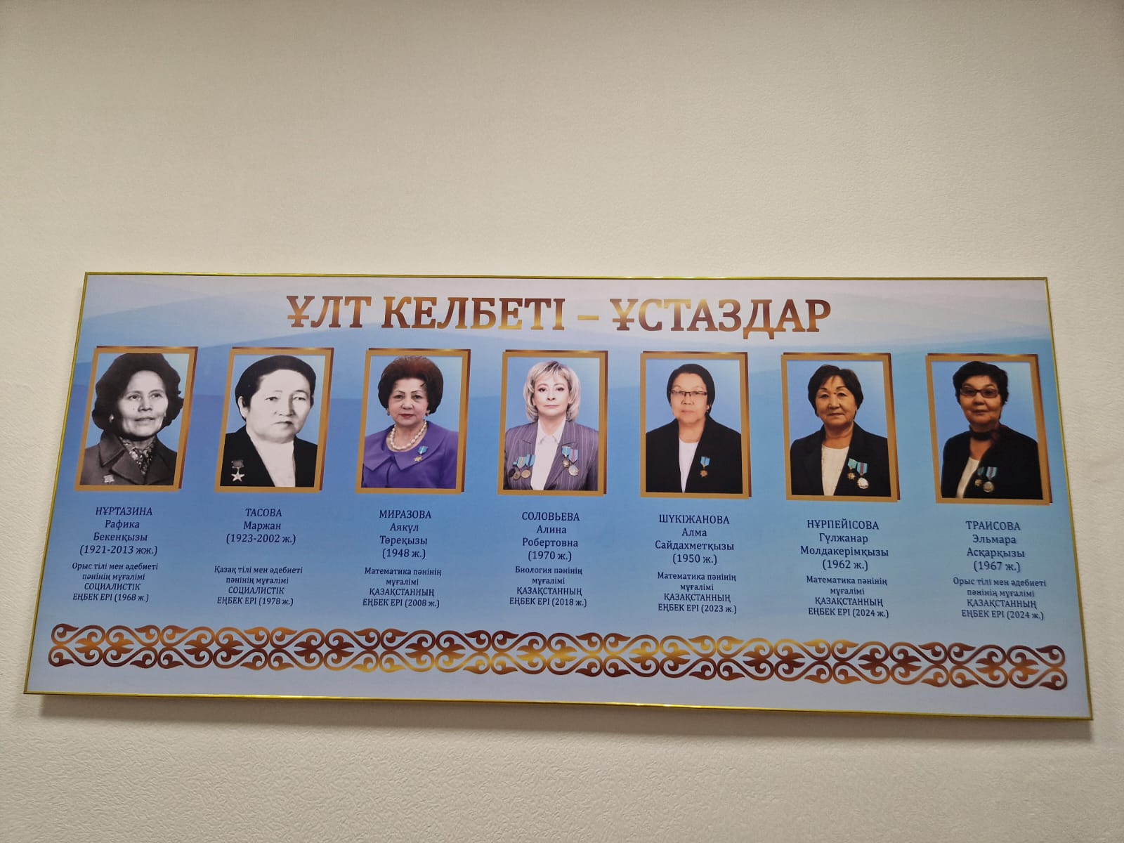 Емшек ұшын қысу туралы порно видео Әйел вафли