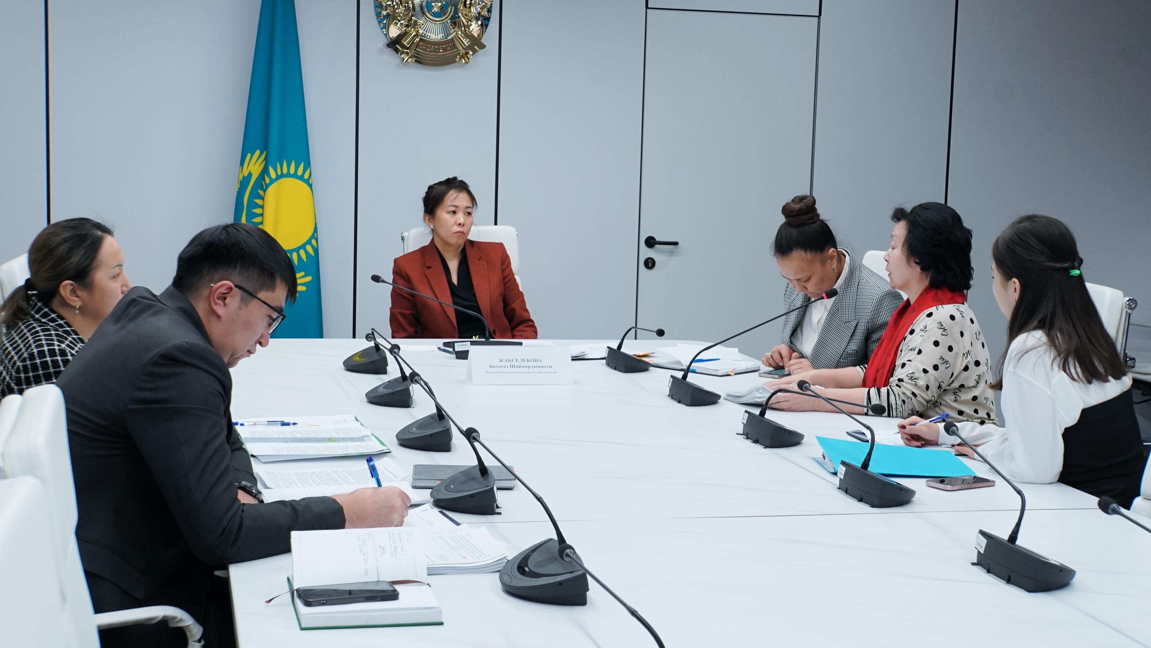 Әділет вице-министрі Ботагөз Жақселекова азаматтарды қабылдады